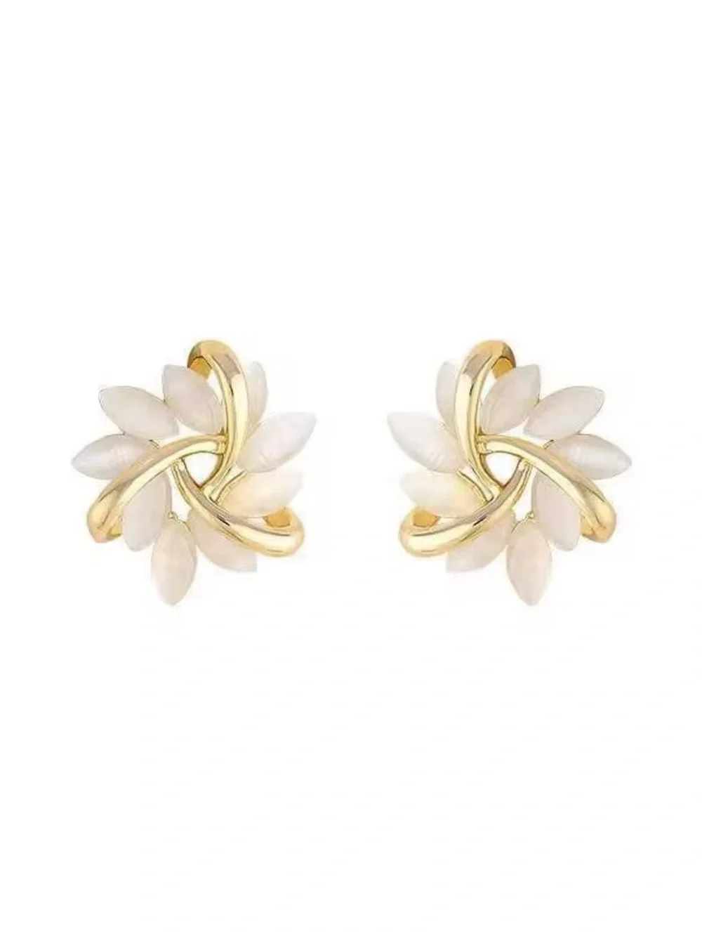 ***Elegant White Floral Gold-Tone Stud Earrings
